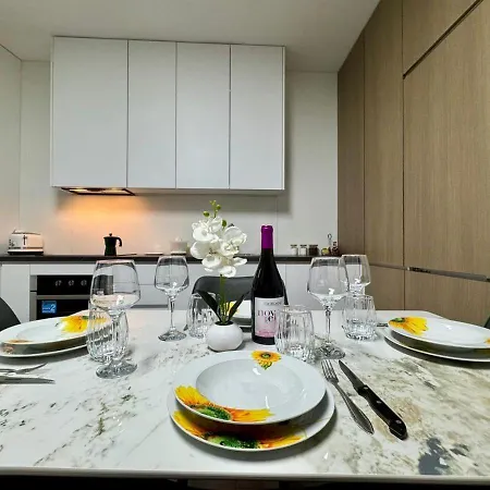 Bright In The Heart Of Appartement Tirana